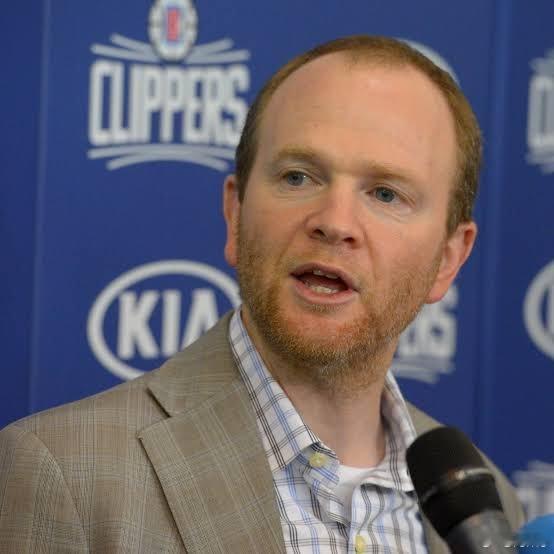 据TheAthletic记者乔·瓦尔登报道，快船队预计将与篮球运营总裁劳伦斯·