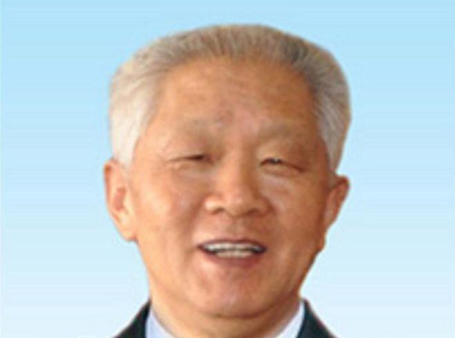 2008年8月20日，华国锋在北京因病去世，中央按照惯例，将华国锋的骨灰葬入八宝