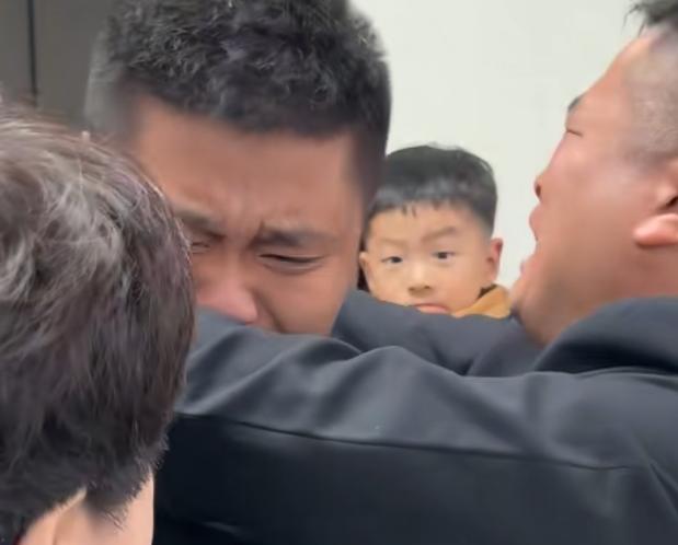 看到分离27年的双胞胎认亲，我忍了看到结果不到一个月就撕得稀巴烂，我也忍了可