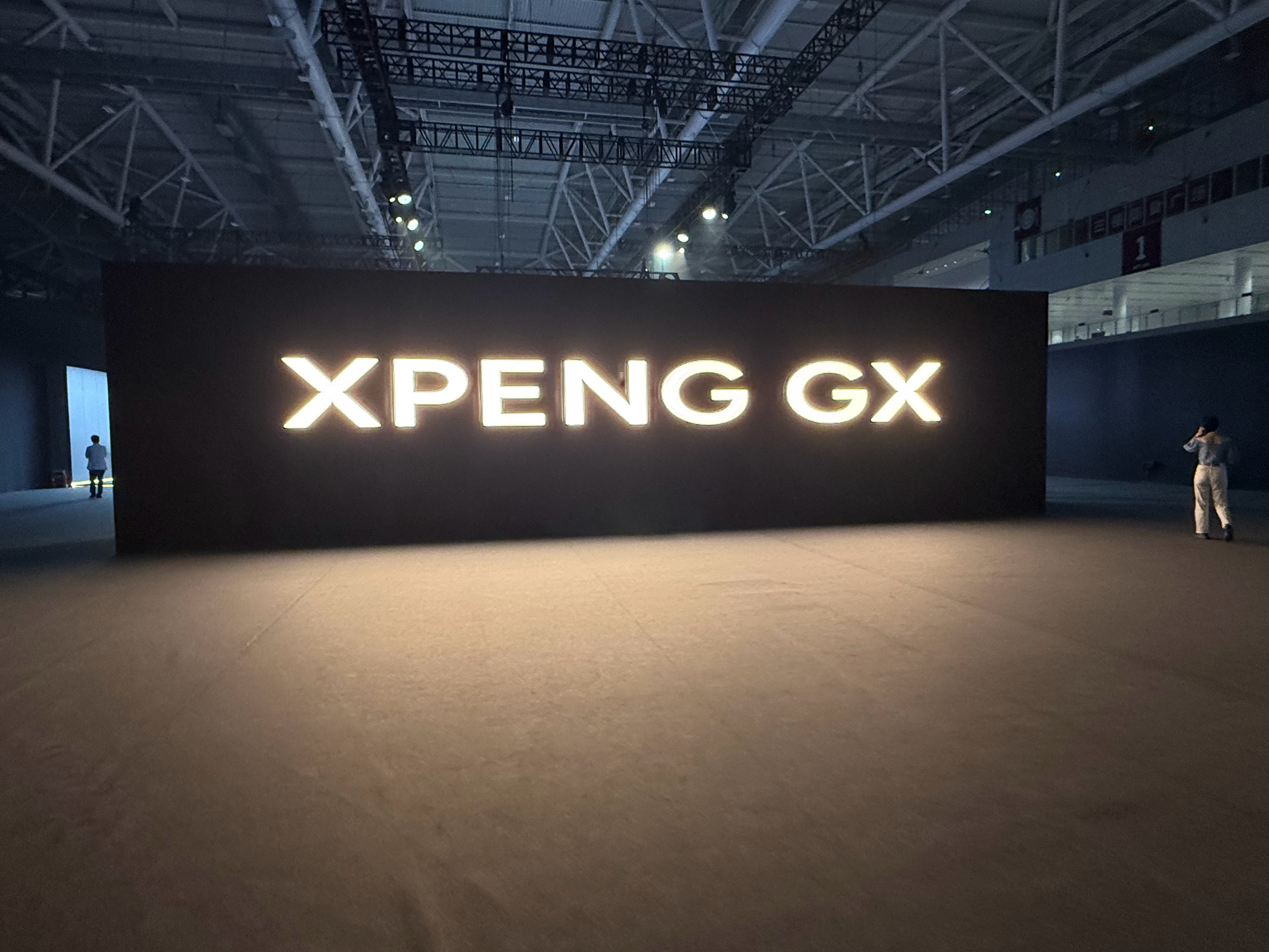 来咯来咯小鹏GX真的帅炸！气场压迫感很强，看到实车后真有：你已无须多言，小鹏