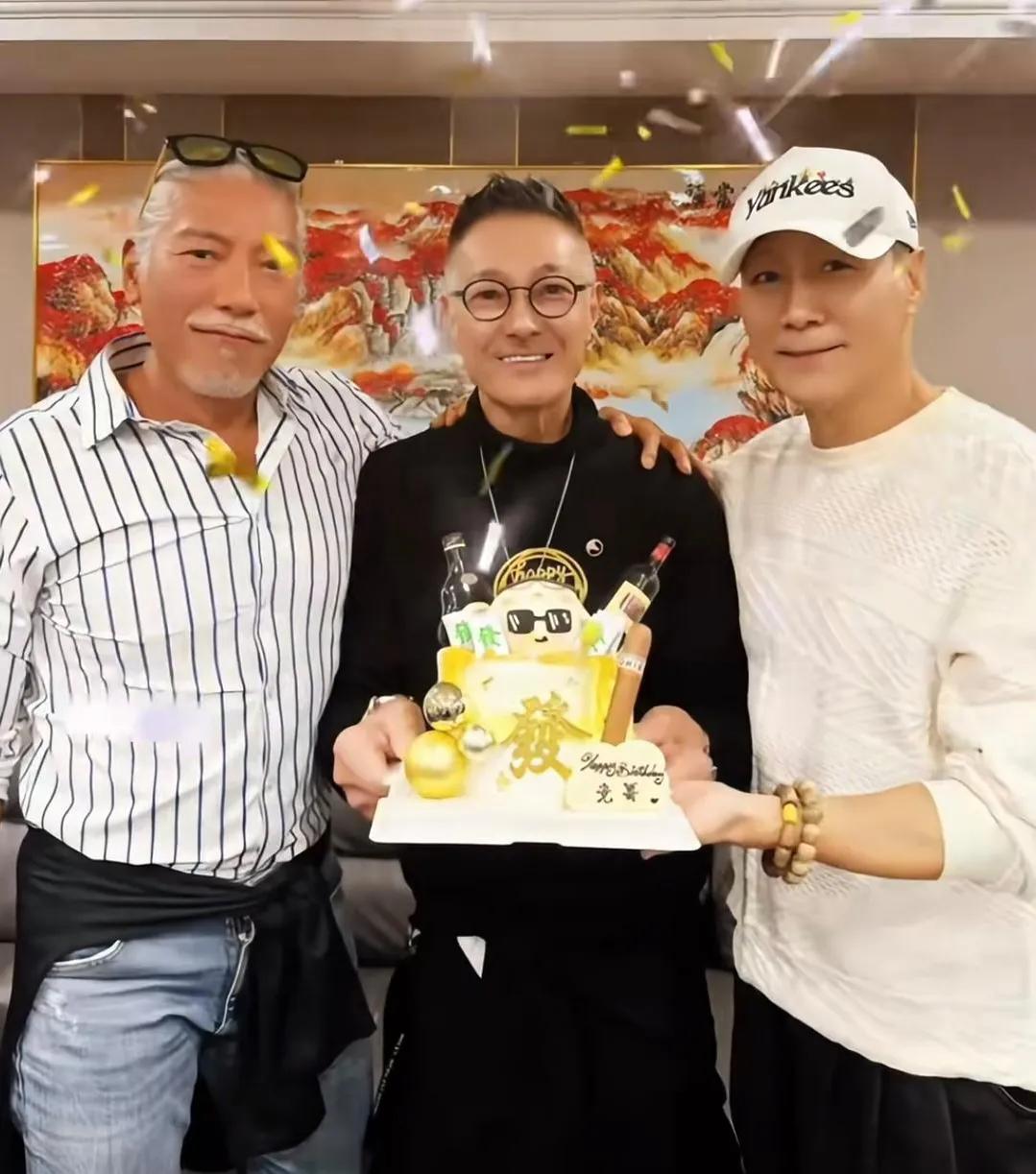 63岁张耀扬现身卢惠光生日宴，一起来的全是港圈老熟人，有林国斌、卢惠光，清一色港
