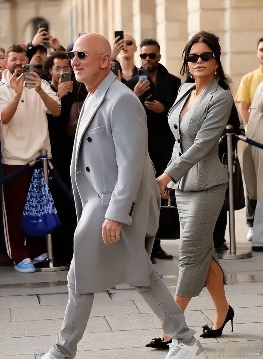 谁能想到，全球顶级富豪贝佐斯，这位坐拥2300亿美元资产、能包下半个威尼斯办婚礼