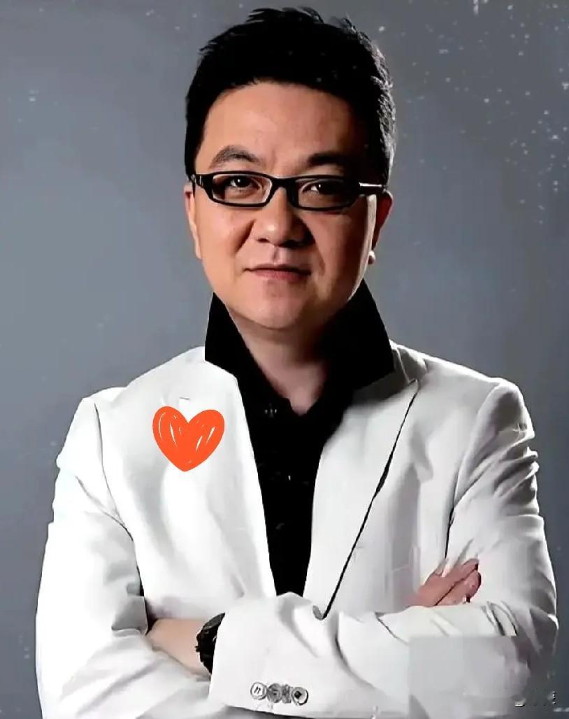 董路在直播间里忍不住哽咽了，因为“足球小将”收到了一笔5万块的转账。转钱的不是