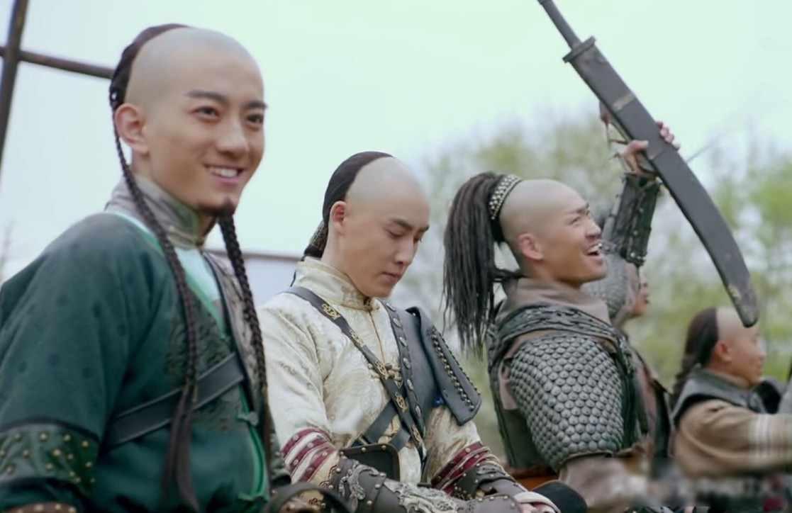 1626年，努尔哈赤自知活不了太久了，望着小31岁的娇妻和虎视眈眈的儿子们，他忍