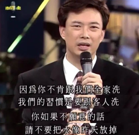 1981年，费玉清第一次来到女友家见对方父母时，遇见了一件非常奇葩的事。到了