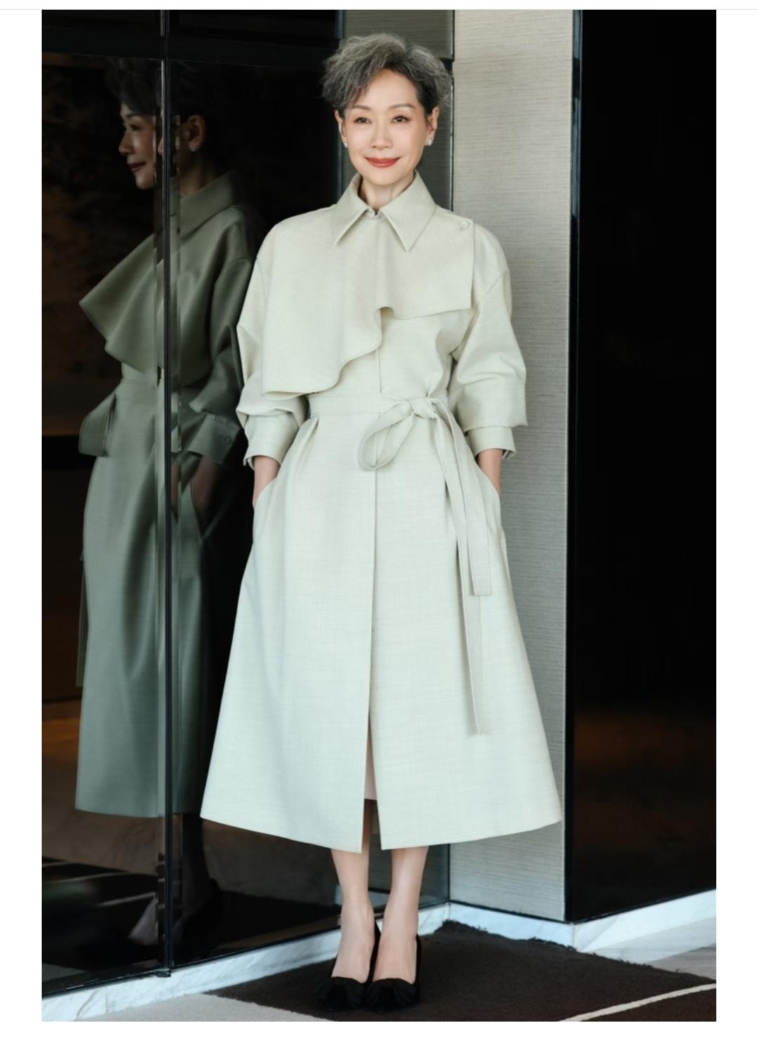 童姐，风衣款式和颜色太美了，要是换双鞋子就更好了。