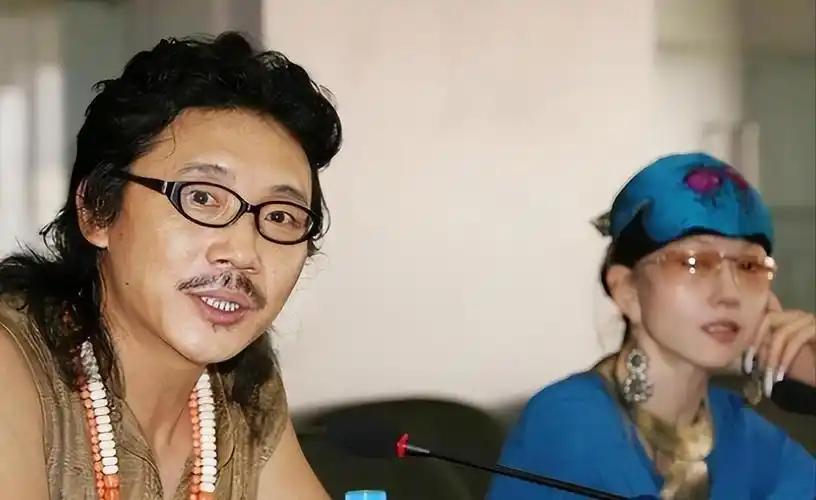 杨丽萍和百亿富豪刘淳晴结婚。7年后，刘淳晴突然对杨丽萍说：“老婆，我想要个孩子吧