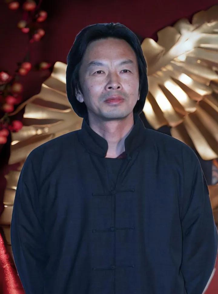 一段很有道理的话：有钱人在云里雾里，没钱人在风里雨里；有钱人在床上出汗，是享受