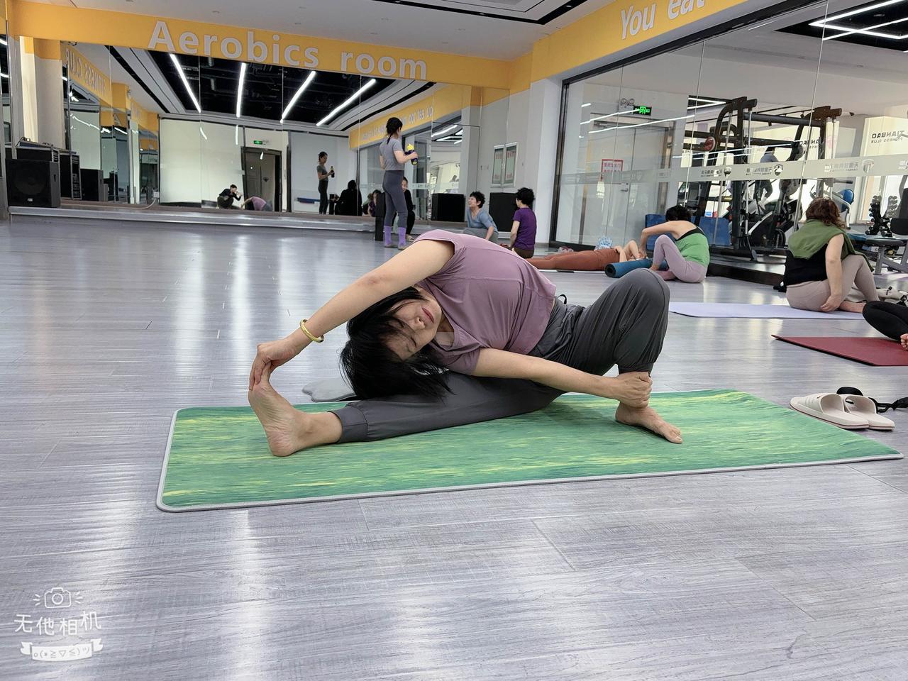 今天有点伤感，因为做瑜伽的好伙伴明天就不来了。这个好伙伴比我早一个星期来做瑜