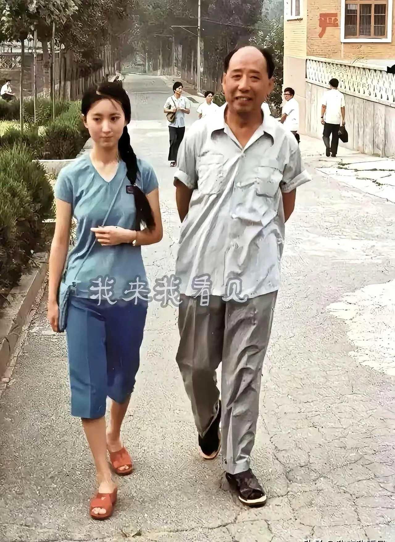 这张老照片，是曾经两位火遍大江南北著名人物，你还记得他们吗？