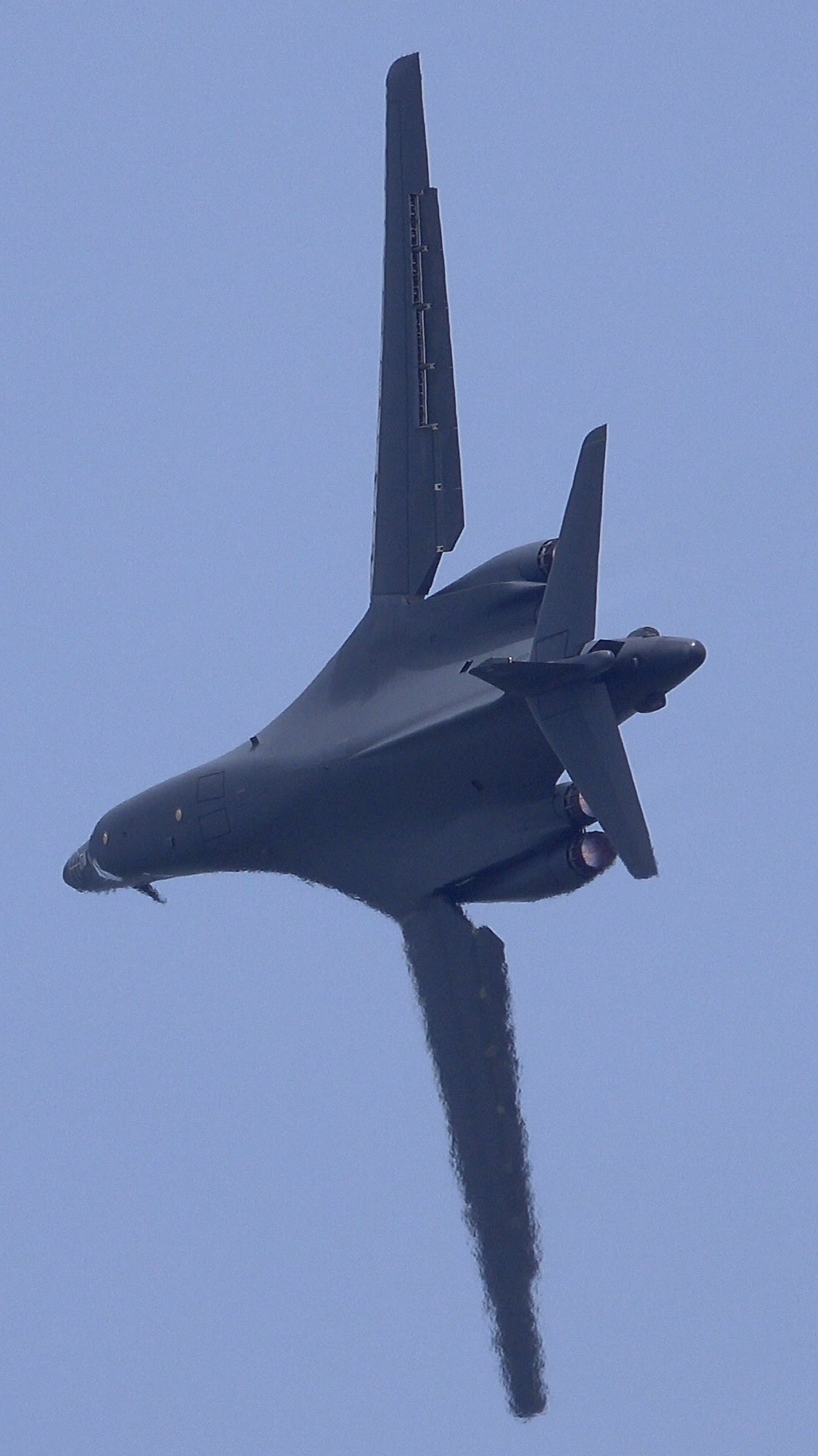 B-1B枪骑兵的性感背脊​​​