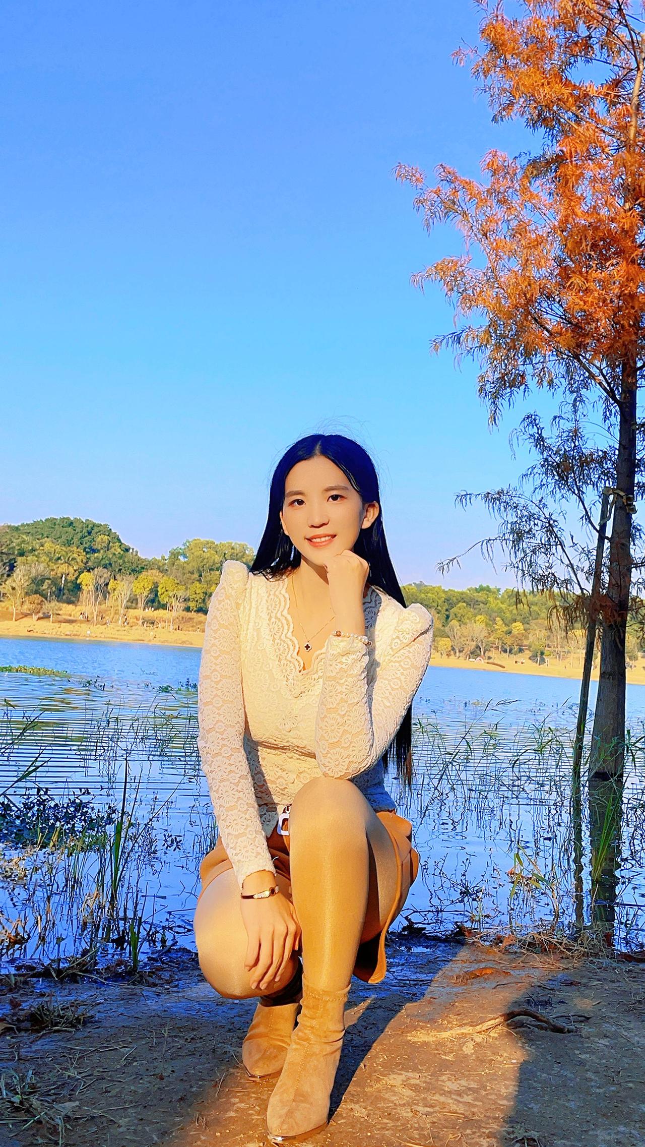 如果你的灵魂有趣，请给他配上最好的包装。美女御姐油亮袜袜子