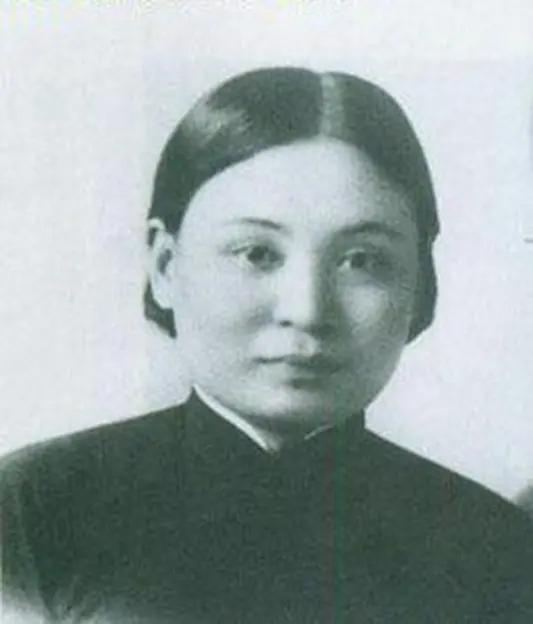 赵瑛，原名赵彩英，1898年11月2日出生于安徽省巢县（现巢湖市），毕业于芜湖省