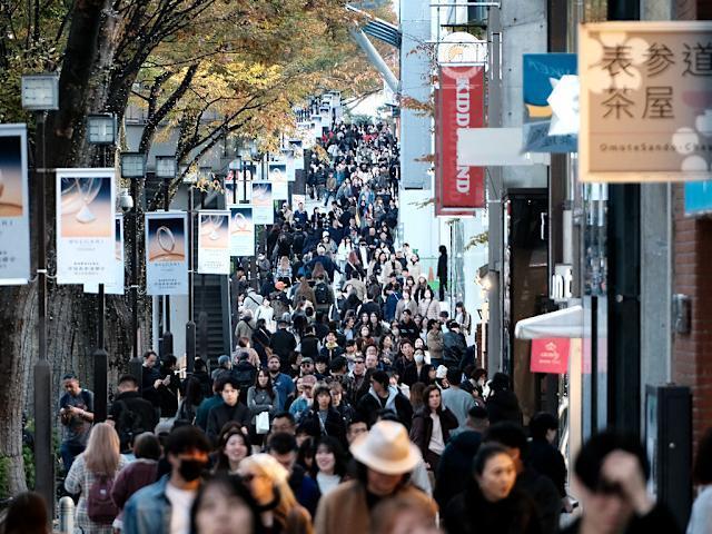 尽管中国接连发布赴日警告，仍有不少人去日本，引起外界高度关注。11月17日，