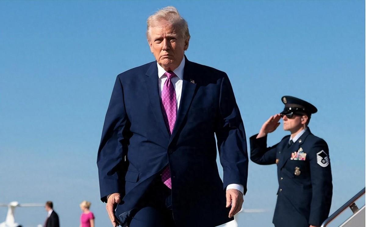 美国政坛天天像演好莱坞大片，可这回连剧本都变了，直接变成了惊悚片。四位顶尖精