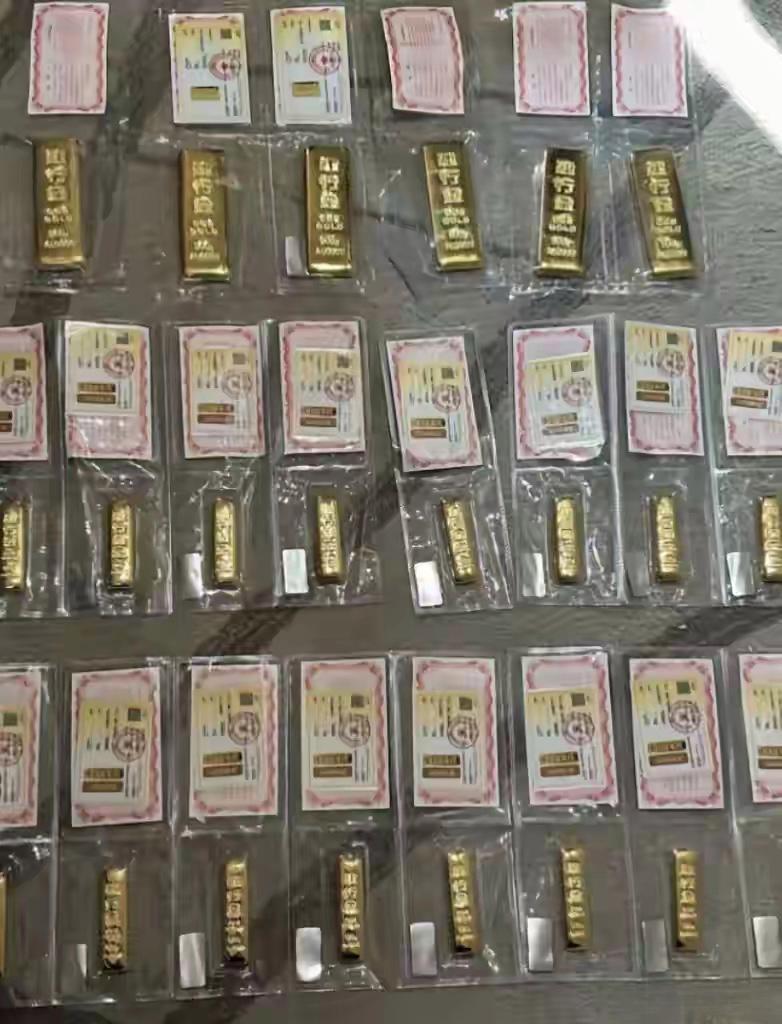 人是挣不到认知以外的钱这几天金价连续下跌，身边很多人都在卖黄金，只有我同事今天