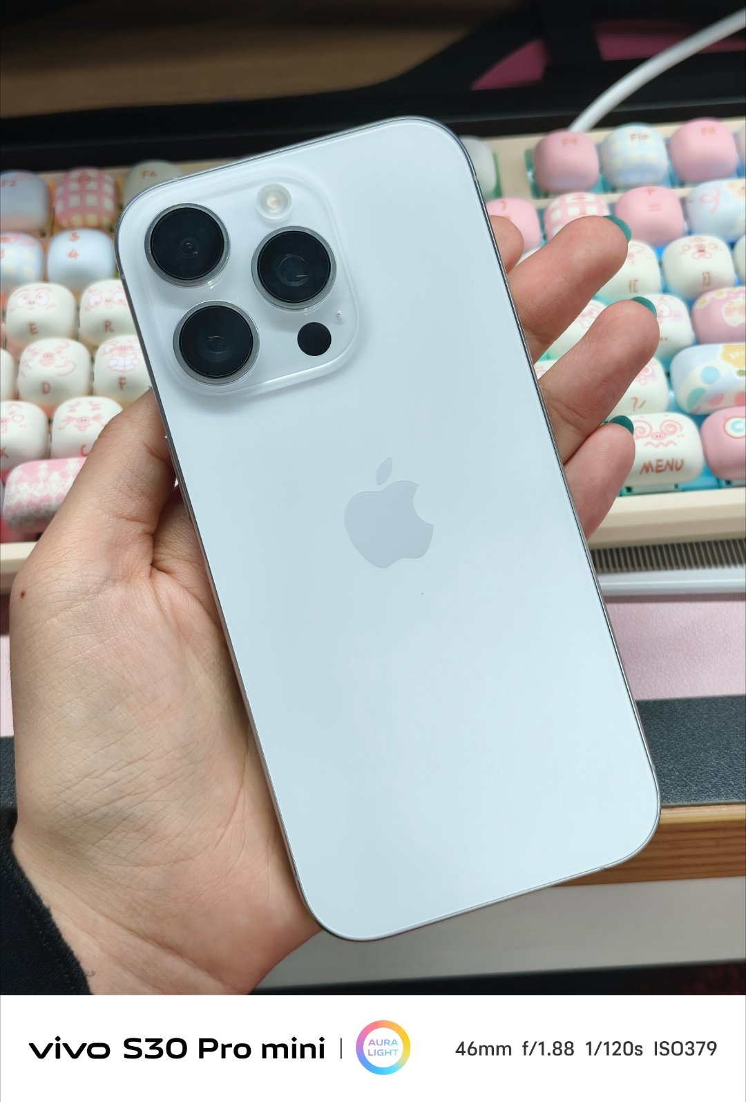 iPhone17Pro橙色新配色每年都会在颜色上有点变化，今年pro版本多了个橙