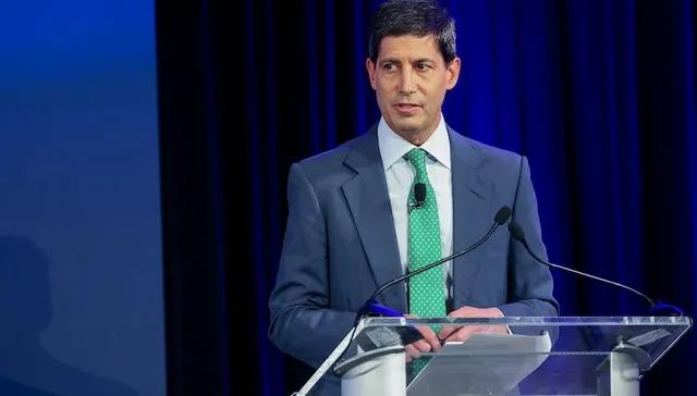 这轮黄金大跌的理由很简单。首先是获利盘太重。本来高盛预测金价2026年会涨到