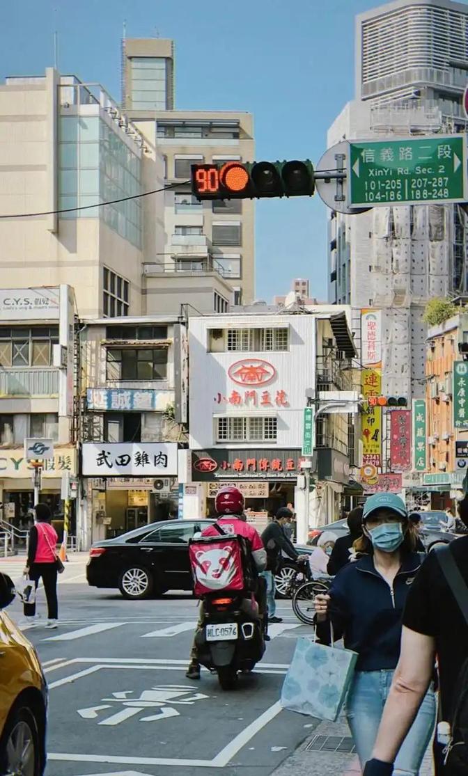 台湾生活水平相当于大陆什么水平？阿明是高雄六合夜市的摊贩，52岁，30年前从台