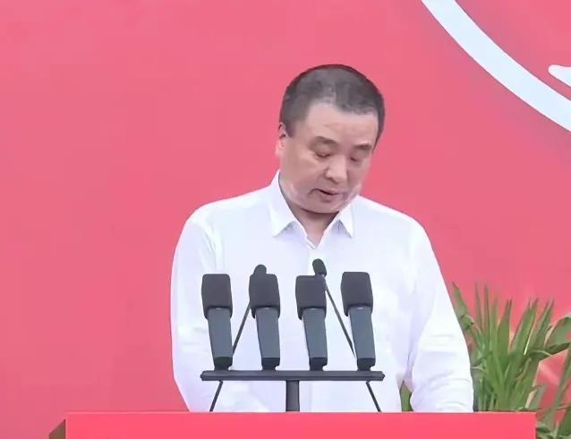 这年头，当个大学校长在开学典礼上致辞几句也是不容易的事情。深圳大学校长的半句，