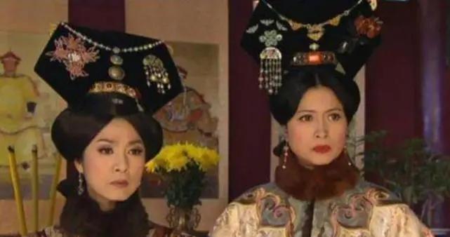 1881年，44岁慈安太后正批阅奏折。突然她感到浑身发热呼吸急促。这时有个太监刚