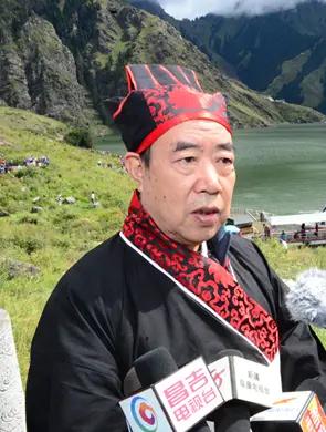 贾平凹不仅是著名作家，他还是大画家。他的画作《如厕图》就流传甚广，影响很大。从画