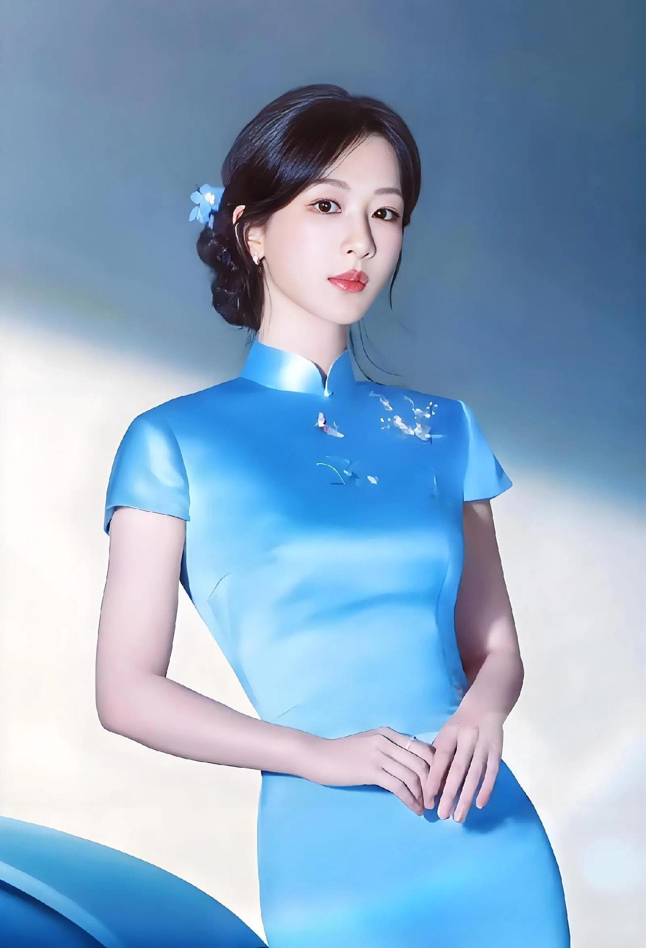 笑不活了！杨紫这回是把我们这些凡人的遮羞布给扯了吧？昨天看她那场直播，穿着民