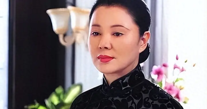 19岁结婚, 20岁生子, 产后21天就果断离婚, 如今竟成深圳顶级富婆