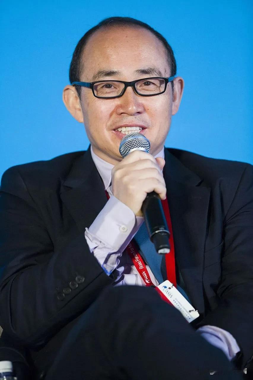 中国地产圈里那么多老板，论跑路，潘石屹算是唯一成功的；论把国内的钱明明白白转到国