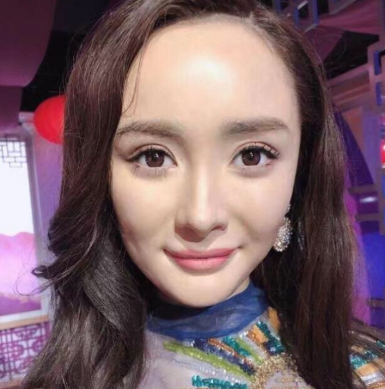 杨幂的蜡像过于真实随年龄增长发际线后移却被吐槽脸型奇怪