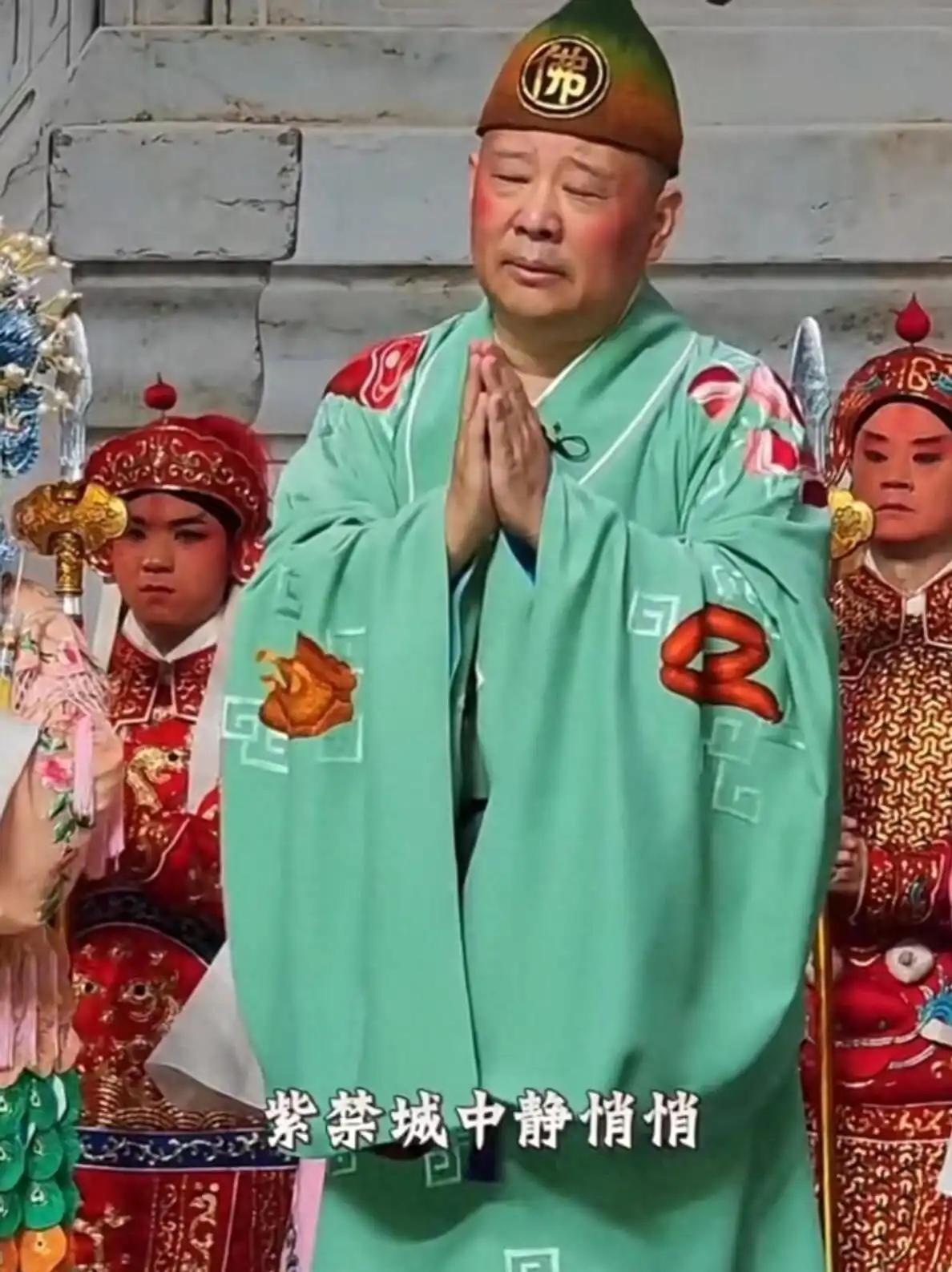 说两句关于郭德纲红歌改歌词的两点看法：第一：红歌不能随意篡改，这一点没有异议，