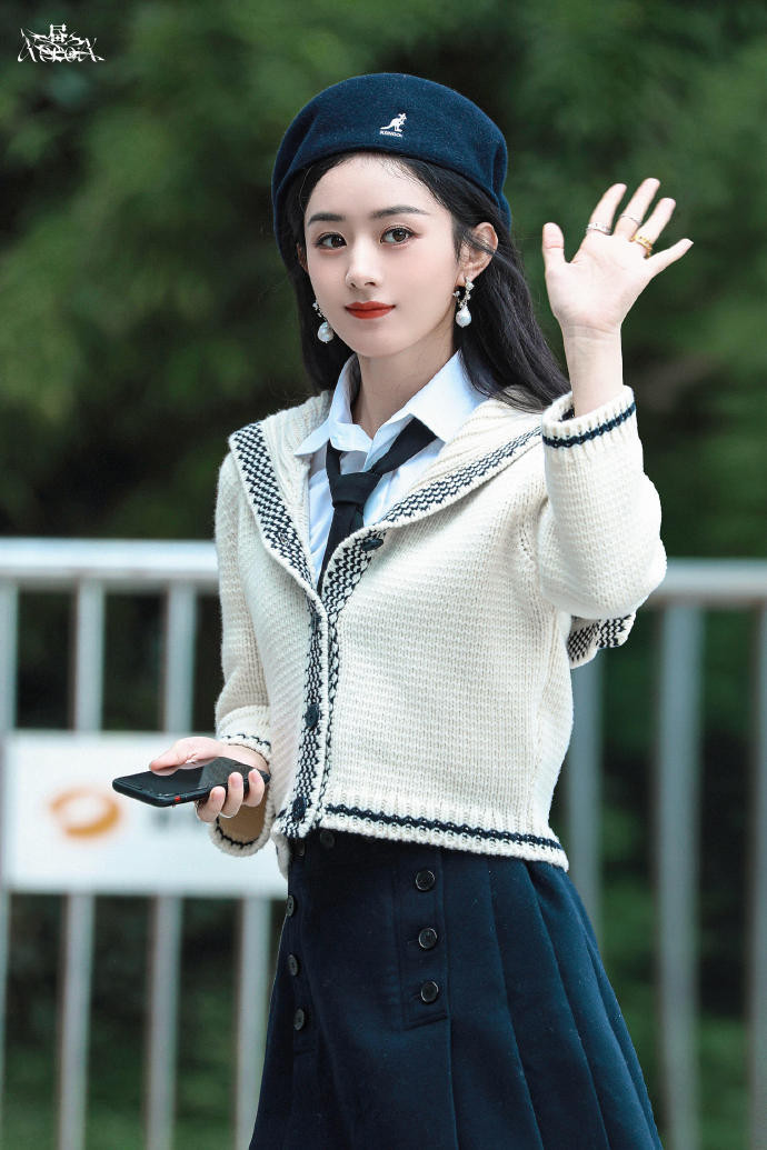 赵丽颖给谢娜演唱会送花篮了。说真的，丽对她这个大哥真是没话说……
