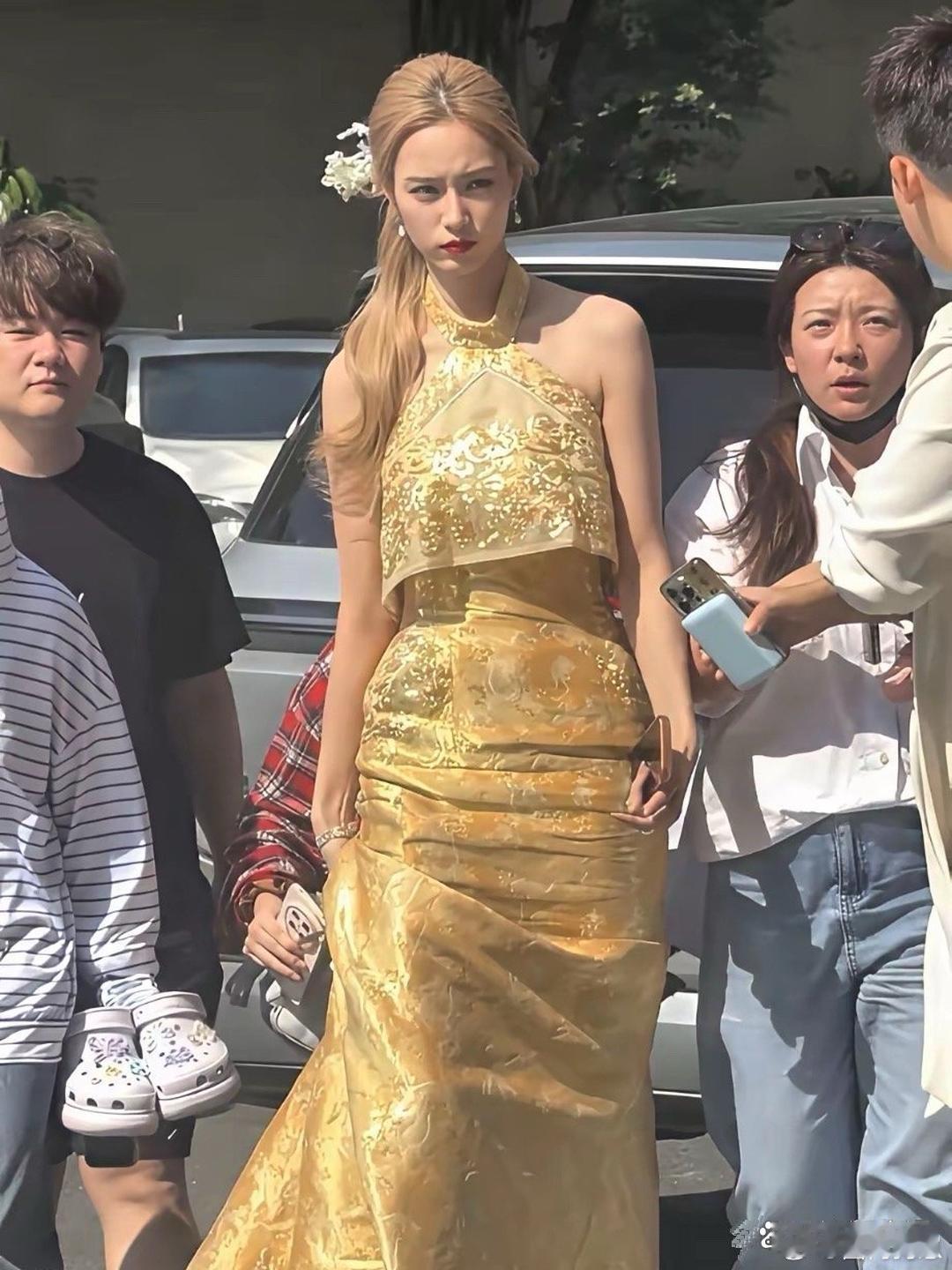 一直以为徐艺洋身高还不错，结果同框对比才发现，好家伙，原来她居然这么高！