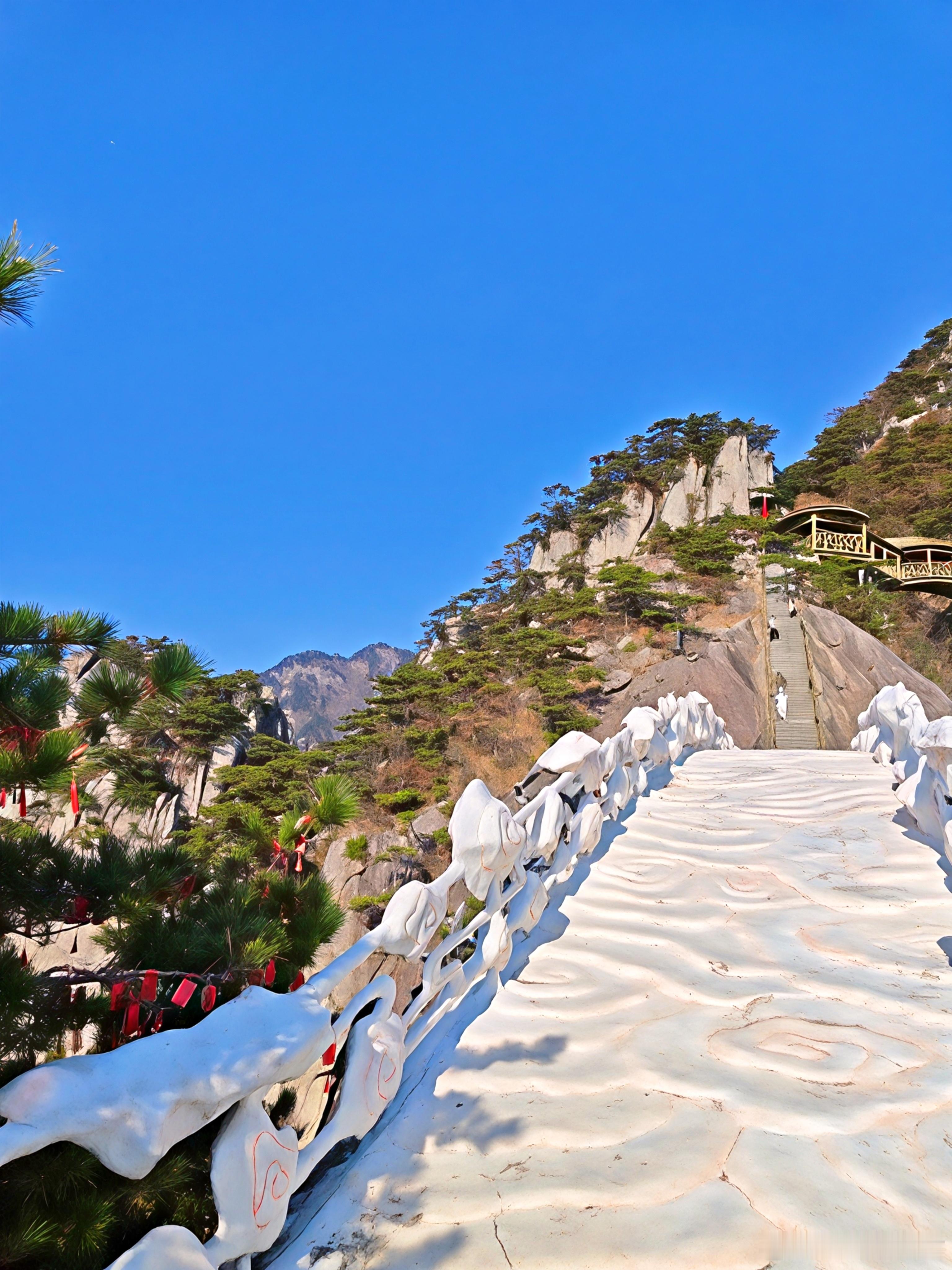 武汉周边“小黄山”‼️天堂寨美到窒息✨谁懂啊！大别山主峰就在家门口！千米悬崖栈道