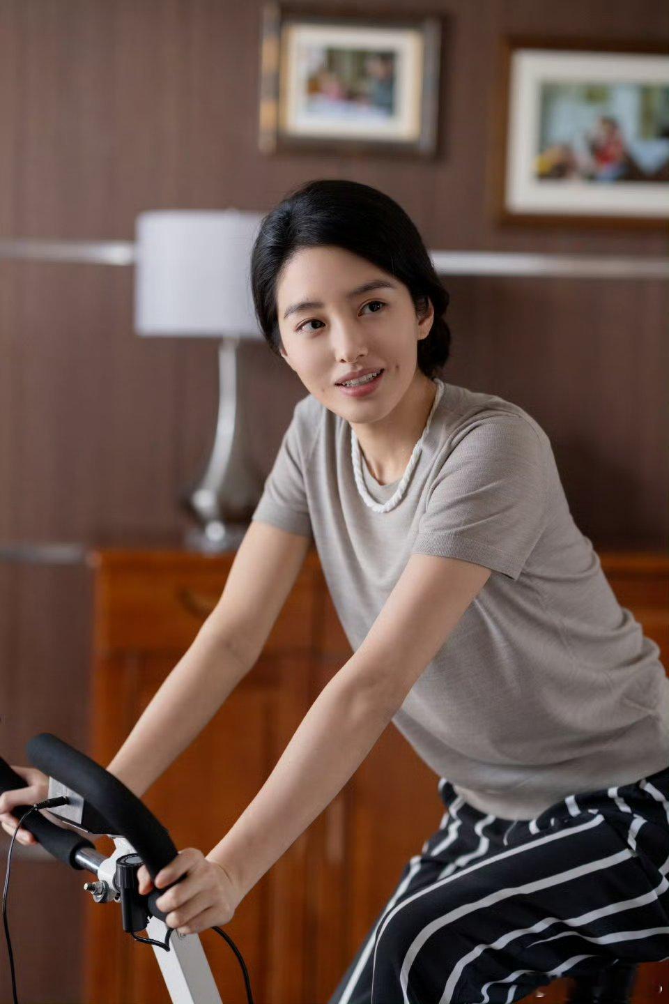 宋运辉梁思申婚后日常淬火年代姐姐气质无敌啦[比心]🤩姐演技好棒坐等今晚的开播