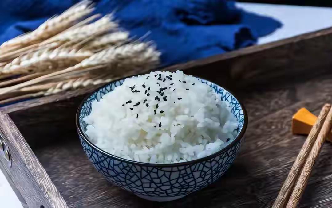 以为吃得少就能瘦？医生一句大实话：再饿下去，脂肪都笑你傻01节食神话当场