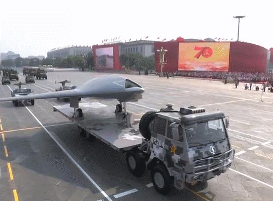 上一次攻击11型无人机还是放在拖车上经过的阅兵现场。[吐舌头眯眼睛笑]应该是出于安全考虑