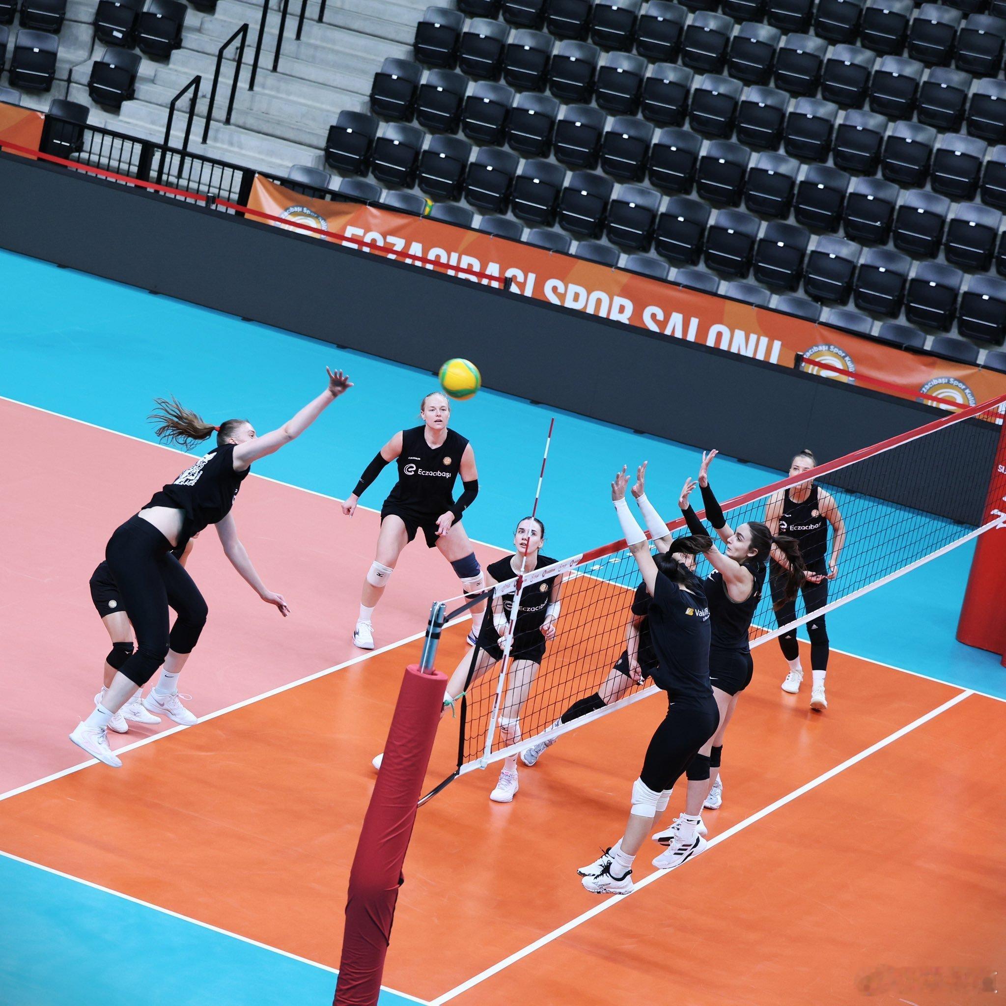 国际排坛动态瓦基弗银行今晚，瓦基弗银行与伊萨奇巴希进行了一场热身赛。