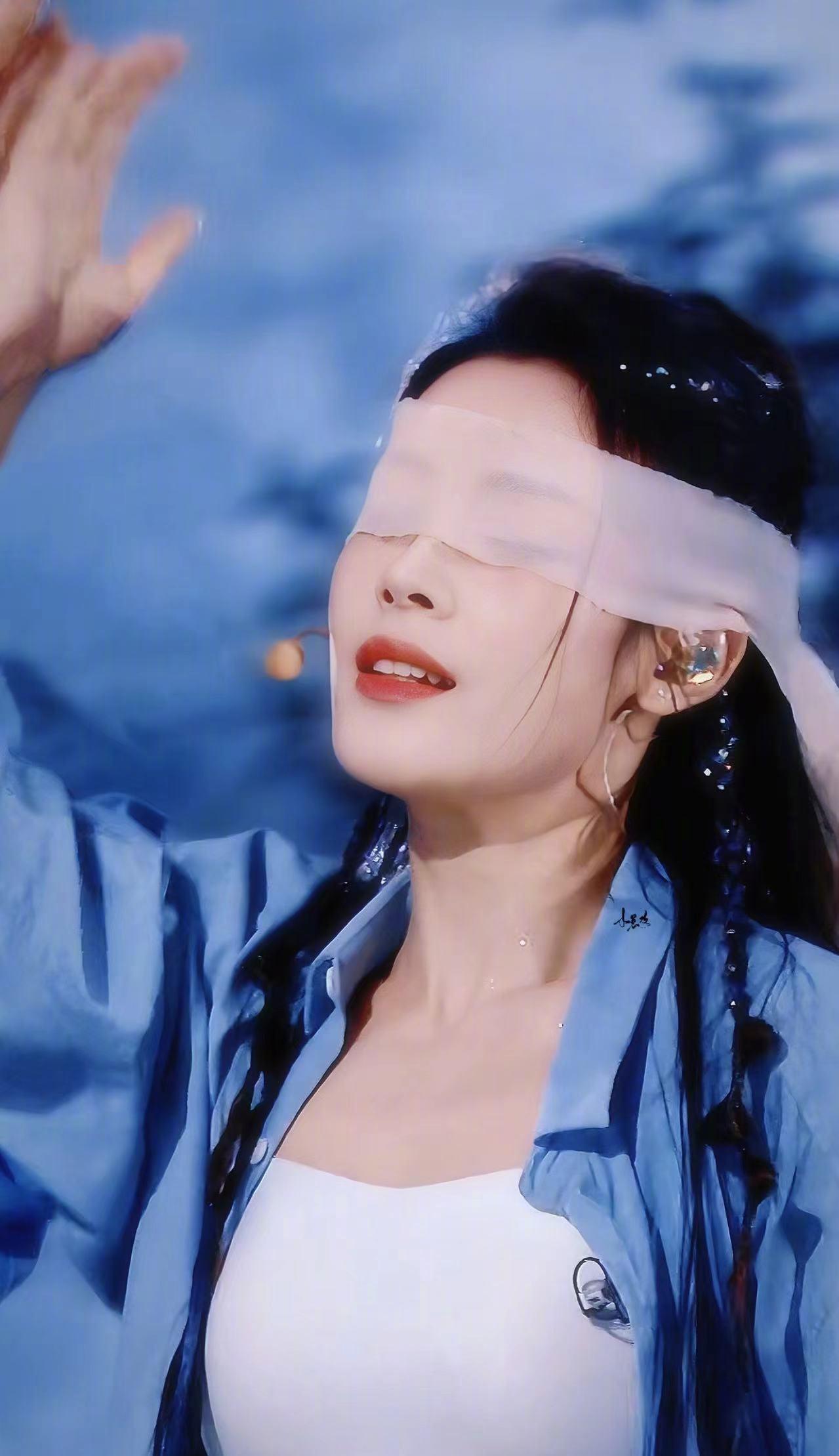 陈丽君的浪姐舞台，多少人怀念？看看这届那么多唱歌跑调的，才知道那一届有多强！陈