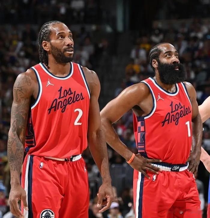 分析快船局势哈登会不会走！快船还是老毛病，没有好后卫，这几年的通病，除了老