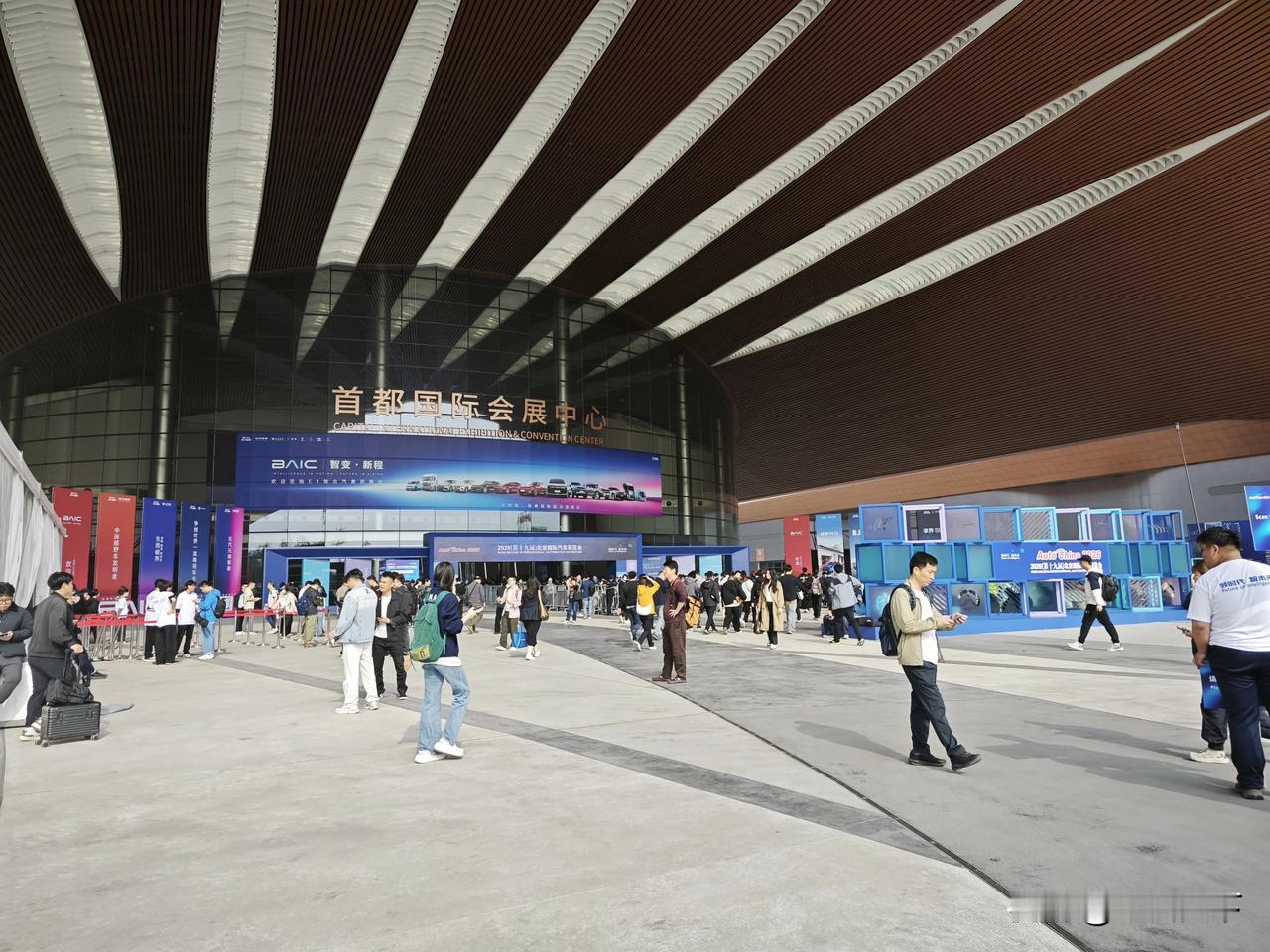 路透社记者在参观完北京国际车展后发表感想：中国汽车市场竞争惨烈，价格已经压到极低