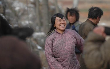 2007年，黄渤给闫妮打电话：“帮我个忙，来我这里客串下，三天就行！”闫妮一听就