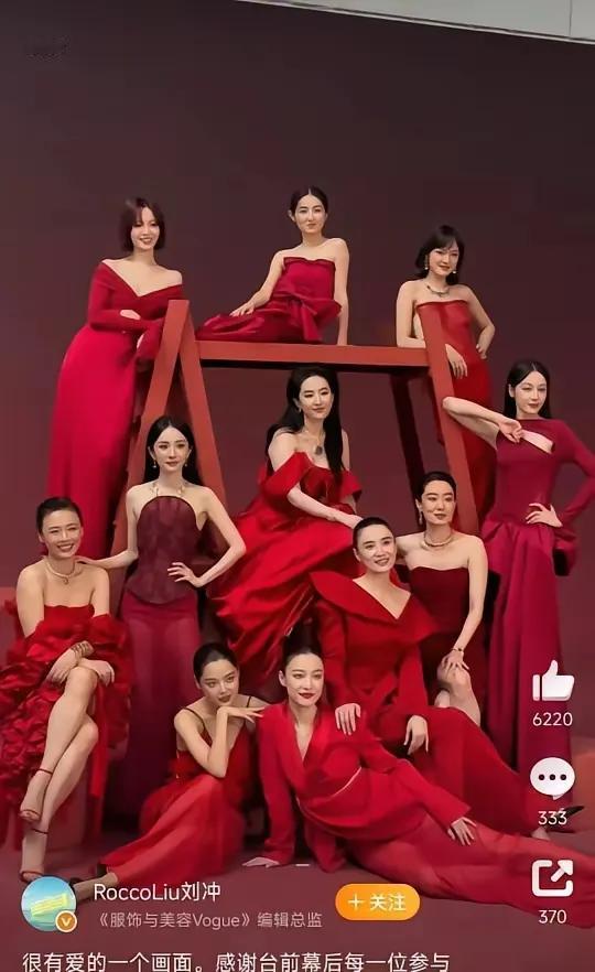 刘亦菲是不可能选图1做封面的。张子枫坐在她头上“作威作福”➕架子横梁泰山压顶，刘