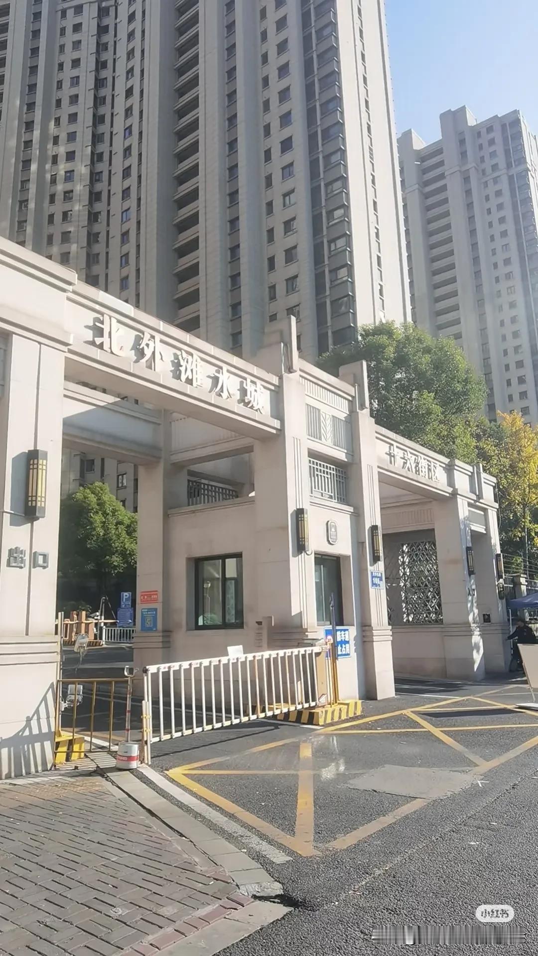 这是我上周成交的三套房子威尼斯五街区是因为楼层总高不超过11层，总高就九层且有