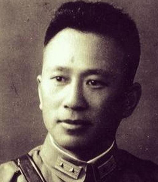 1946年，蒋介石在上海的寓所召见了在汪伪内部做了几年卧底的唐生明，戴笠陪同。蒋