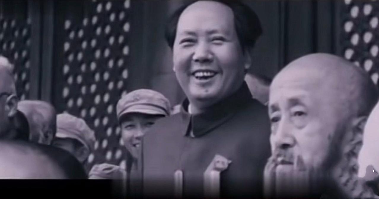 我在23年3月入西藏的过程中，发现了一件事：我发现藏民家里头，几乎家家户户都挂着