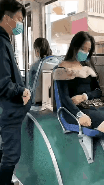 我滴妈呀，简直不要太辣眼睛，结局真是大反转，简直想用脚趾扣个地洞逃走！[