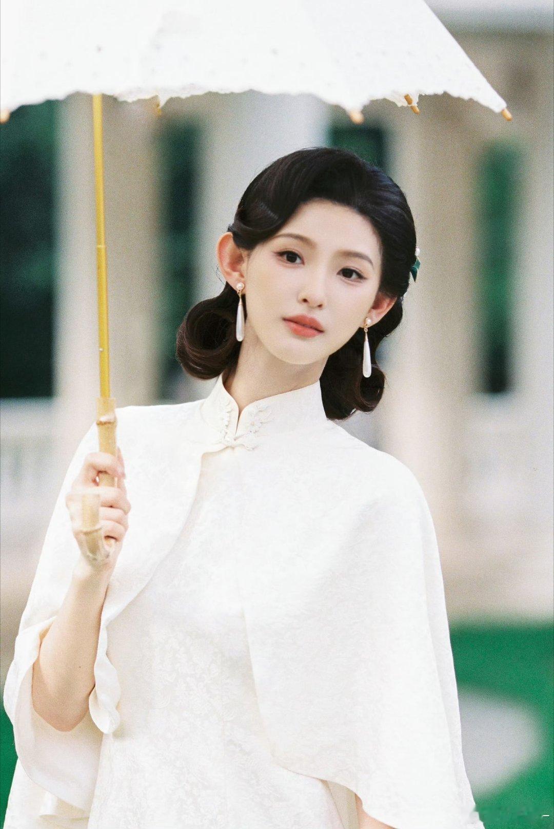 超级适合旗袍的女子太好看了​​​