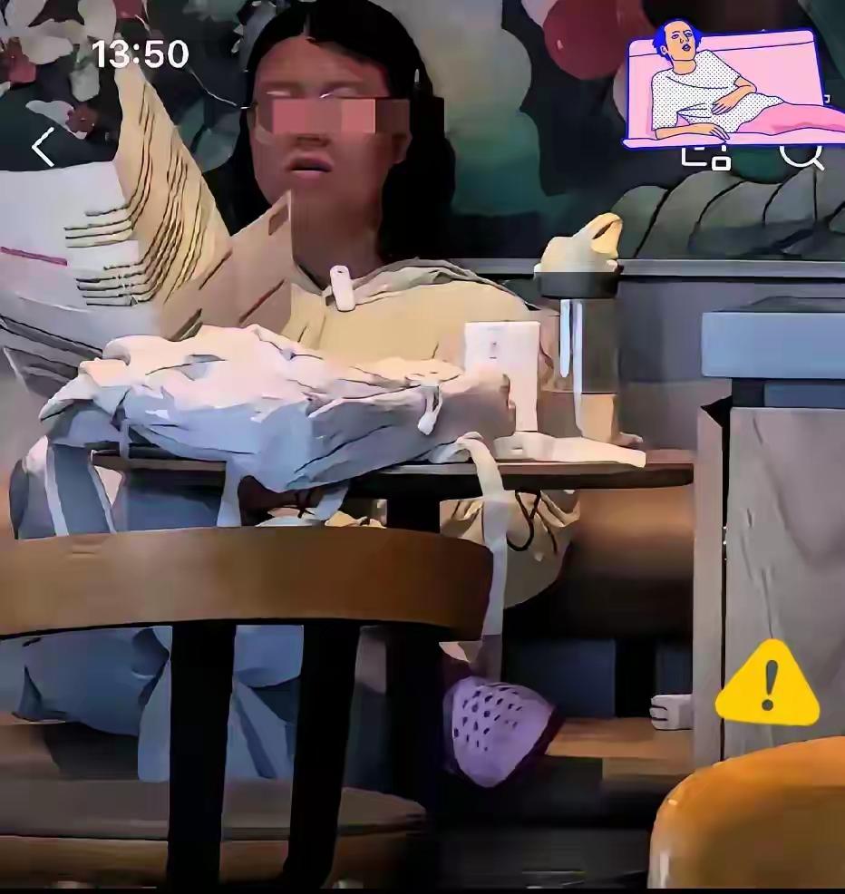 “太自私了！”一名女生备考公务员，跑到星巴克店里，没点饮品，没问店员，直接撑开一