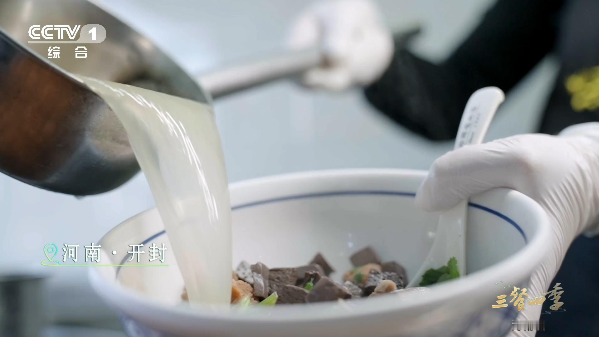 羊肉胡辣汤是开封的早餐顶流羊肉胡辣汤在开封早餐界是“扛把子”！鲜香麻辣，一碗落肚